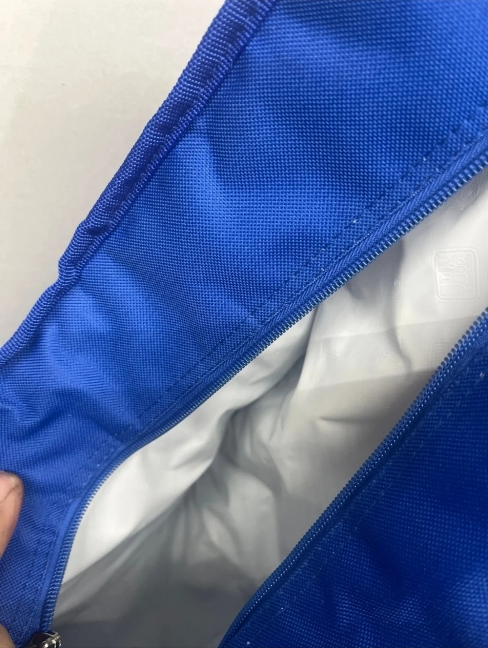 Eddie Bauer Insulated Blue Sling Bag With Utensils Like New